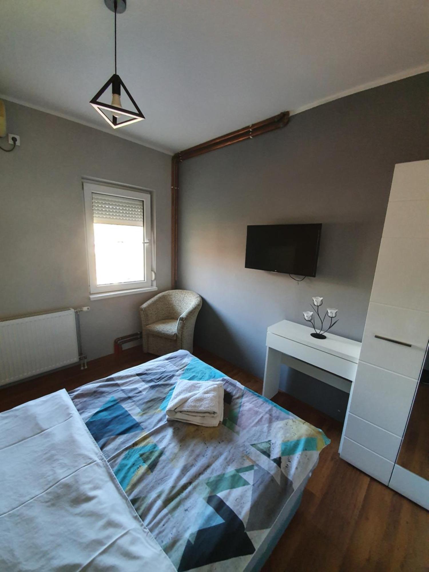 Guest House Mines Vrdnik Bilik gambar